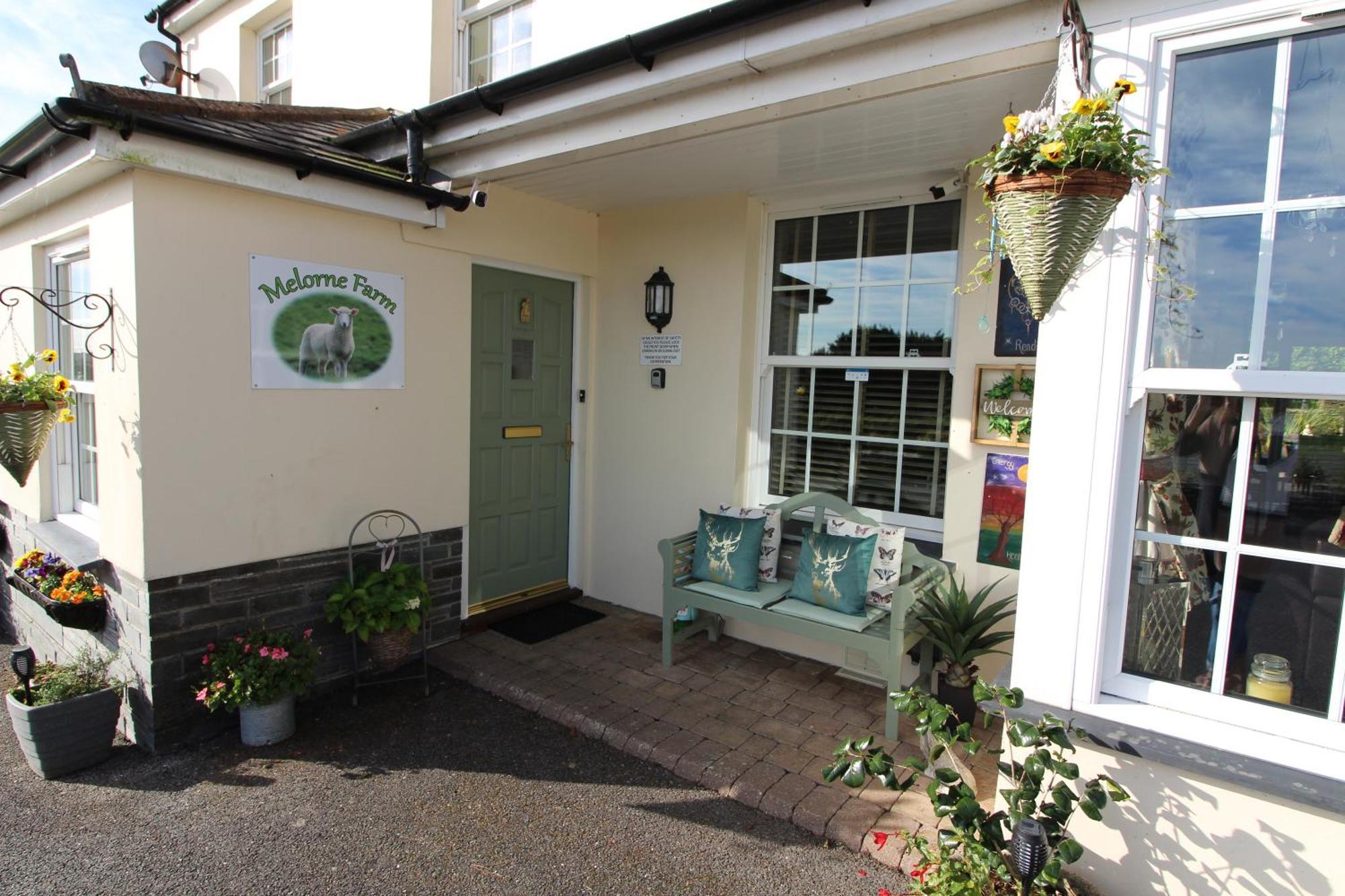 Melorne Farm Guest House คาเมลฟอร์ด ภายนอก รูปภาพ