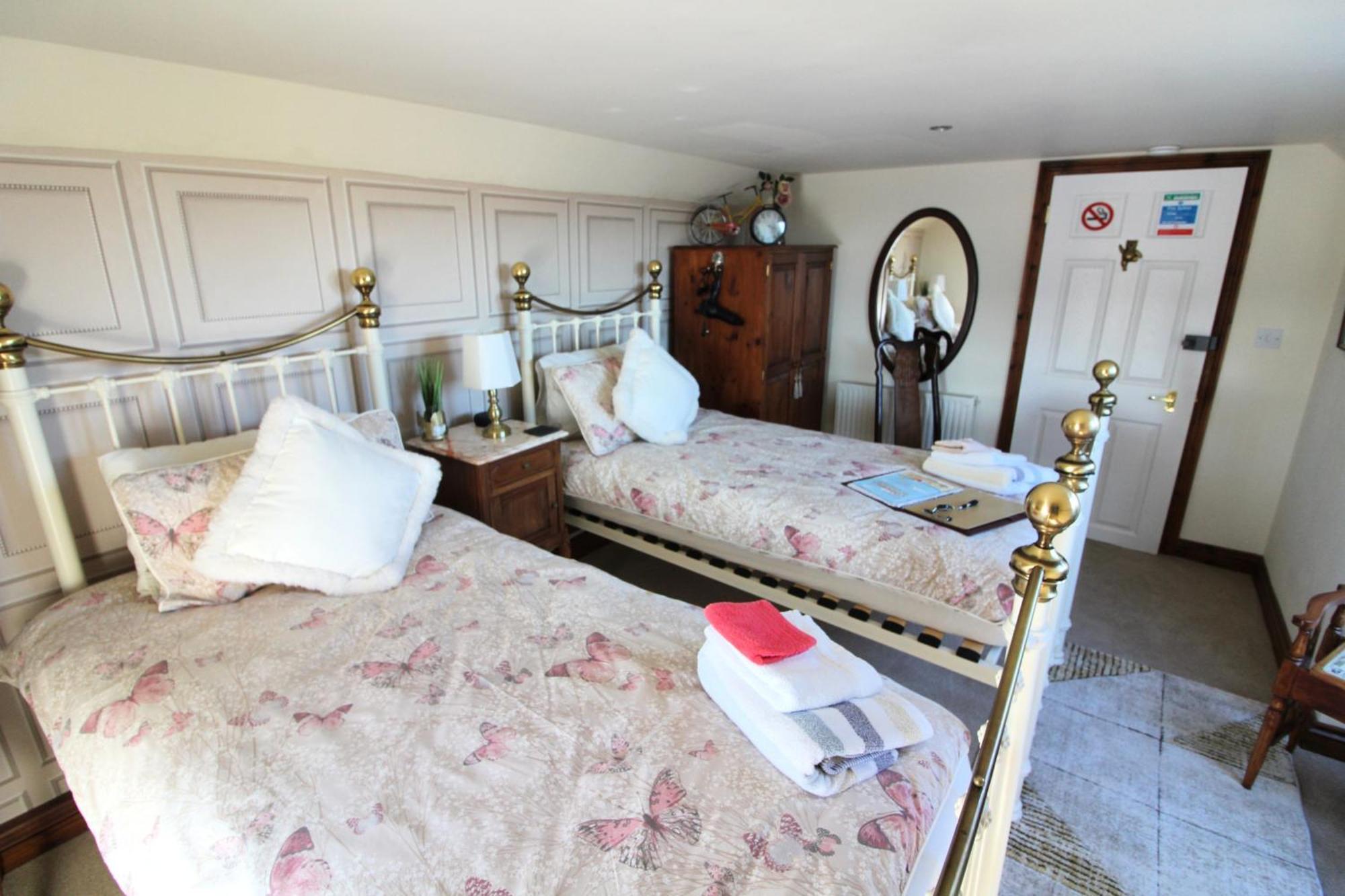 Melorne Farm Guest House คาเมลฟอร์ด ภายนอก รูปภาพ